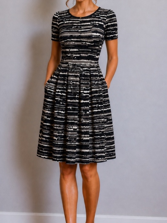 LuLaRoe Dresses & Skirts - LulaRoe "Amelia" Dress with Pockets - size Small New with Tags